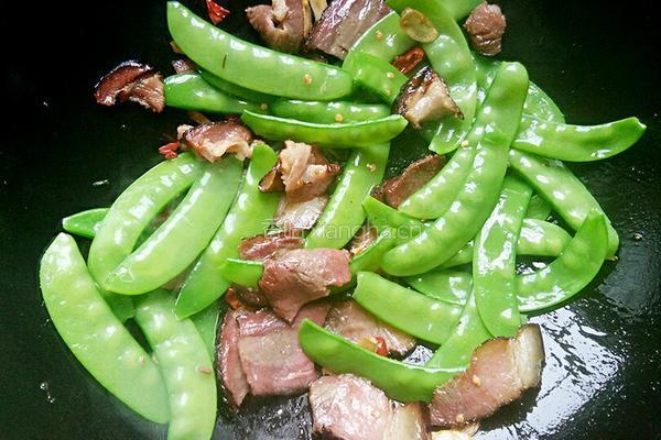 荷兰豆炒腊肉的做法图解9