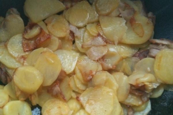 回锅肉土豆片的做法图解2
