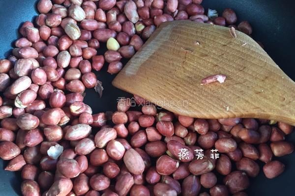 糖霜花生的做法图解2