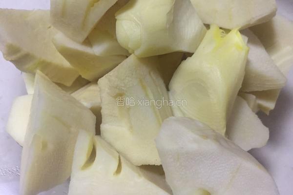 鲜冬笋烧排骨的做法图解1