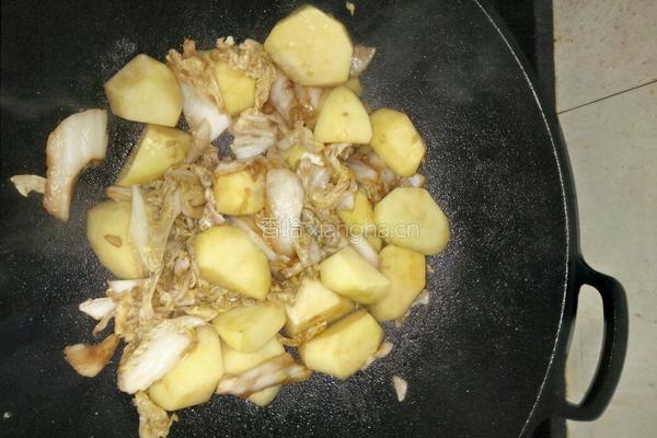 酸菜土豆粉的做法图解3