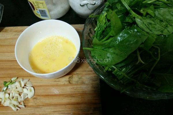 菠菜炒鸡蛋的做法图解1