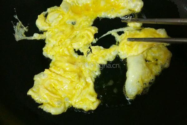 菠菜炒鸡蛋的做法图解3