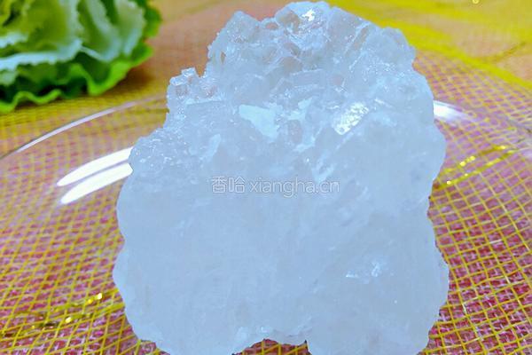 冰糖雪耳燉桃膠的做法图解3