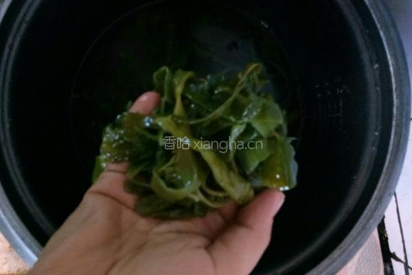拌裙带菜的做法图解2