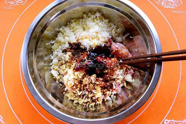 芹菜鲜肉馅包子的做法图解12