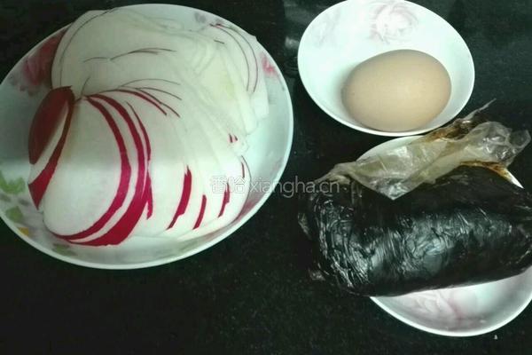 酱汁素萝卜的做法图解1
