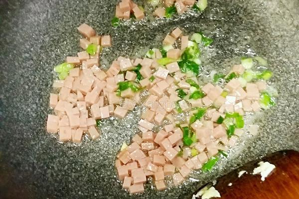 什锦炒饭的做法图解4