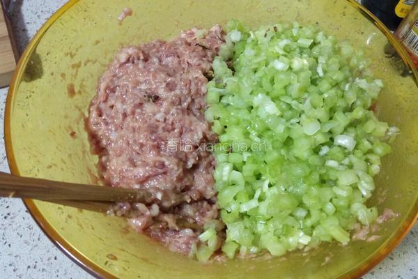 芹菜鲜肉饺子的做法图解4