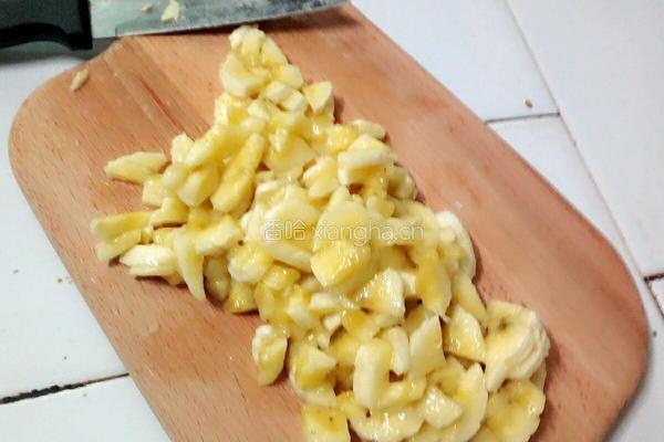 饺子皮香蕉派的做法图解1