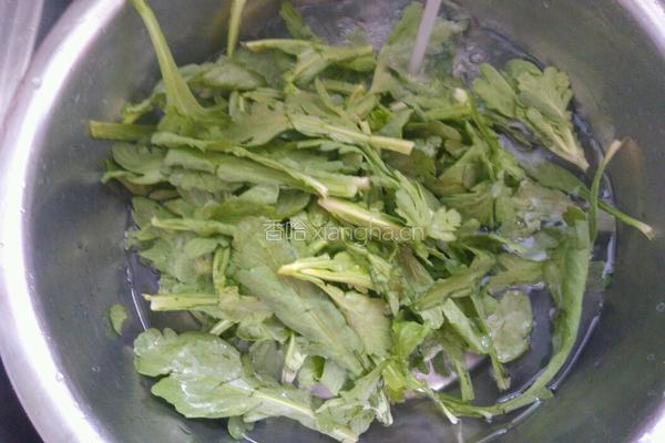 清炒茼蒿的做法图解1