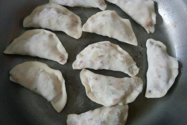 煎饺(腊肠芹菜肉馅)的做法图解8
