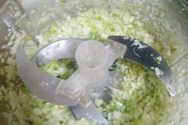 酱肉香菇馅白菜饺子的做法图解6