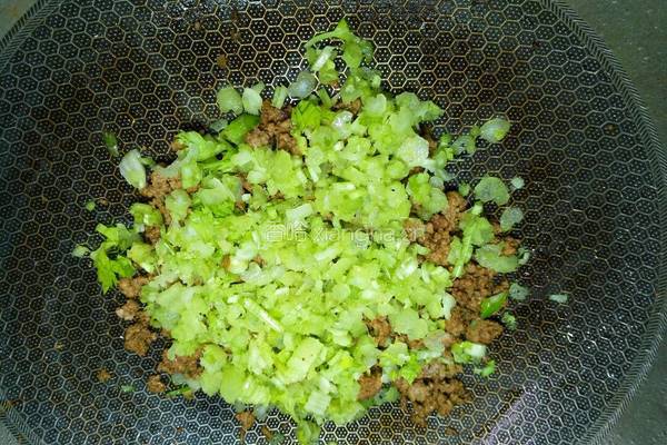  芹菜牛肉渣的做法图解6