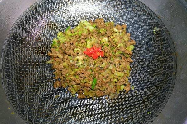  芹菜牛肉渣的做法图解7