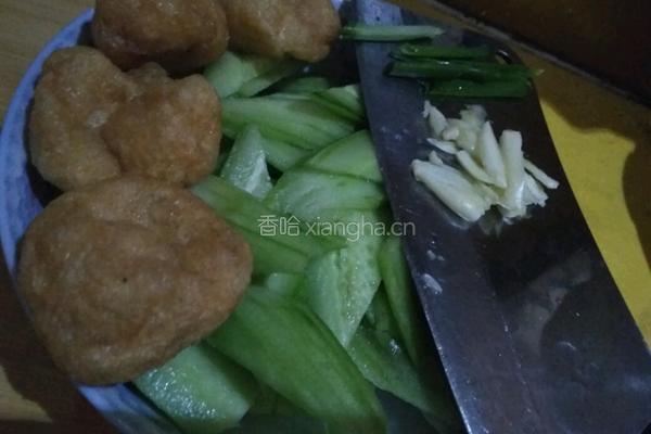 鱼腐炒青瓜的做法图解1