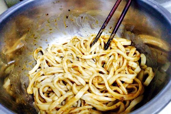 芝麻酱拌面的做法图解5