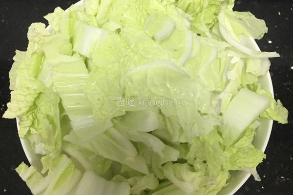 砂锅白菜肥牛卷的做法图解2