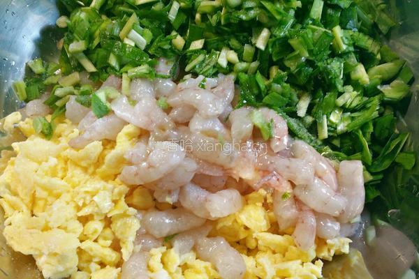 韭菜鸡蛋虾仁饺子馅的做法图解7