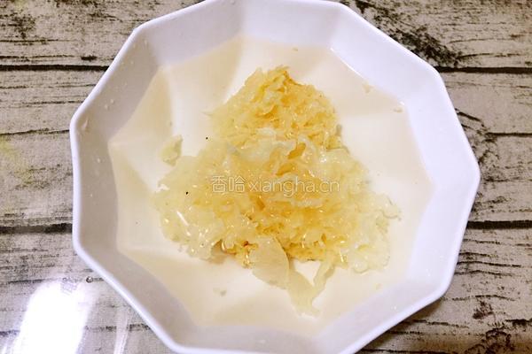 凉拌银耳的做法图解1