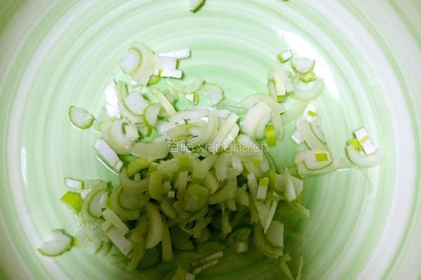 土豆鸡蛋饼的做法图解1