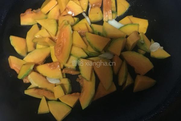 南瓜炒沙虫的做法图解7