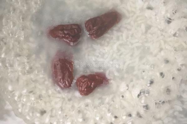 银耳红枣粥的做法图解3