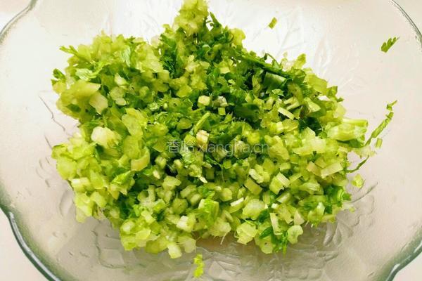  炸芹菜丸子的做法图解1
