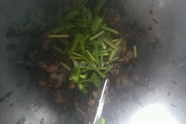 梅菜炒肉的做法图解3