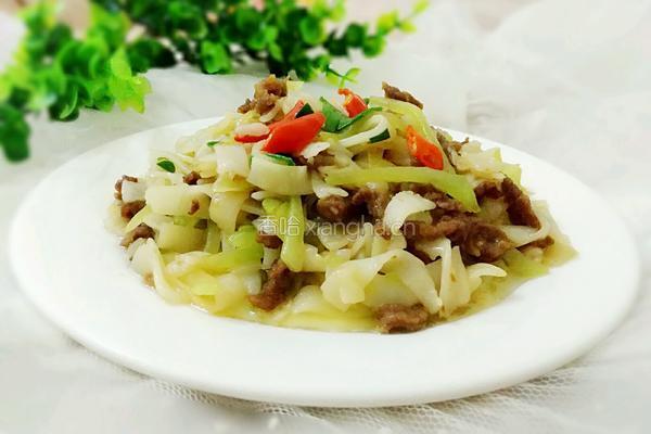 莴苣牛肉炒河粉