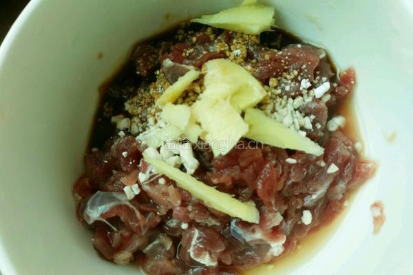 莴苣牛肉炒河粉的做法图解2