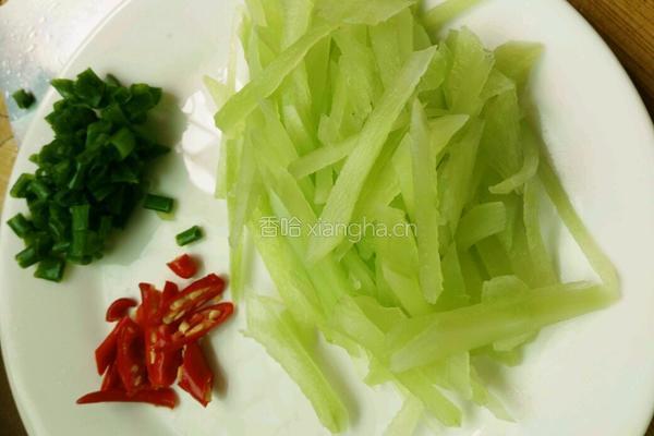 莴苣牛肉炒河粉的做法图解3