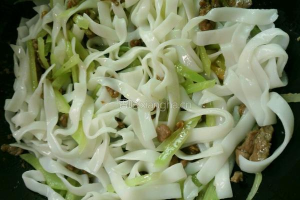 莴苣牛肉炒河粉的做法图解7