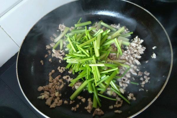 肉末芹菜的做法图解6
