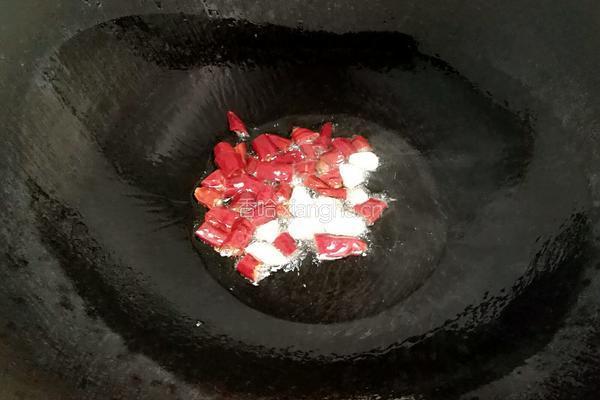 炝炒花生芽的做法图解4