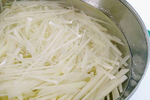 八叔 橄榄菜炒土豆丝的做法图解3