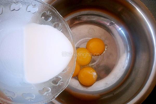 巧克力水果奶油蛋糕卷的做法图解3