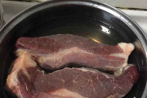 卤牛肉的做法图解1