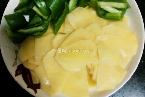 大辣椒土豆片的做法图解1
