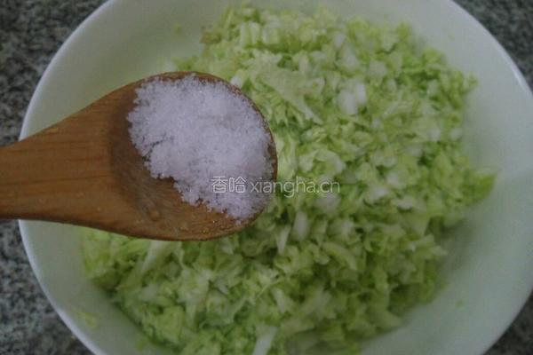 香菇白菜猪肉饺子馅的做法图解5