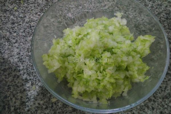 香菇白菜猪肉饺子馅的做法图解6