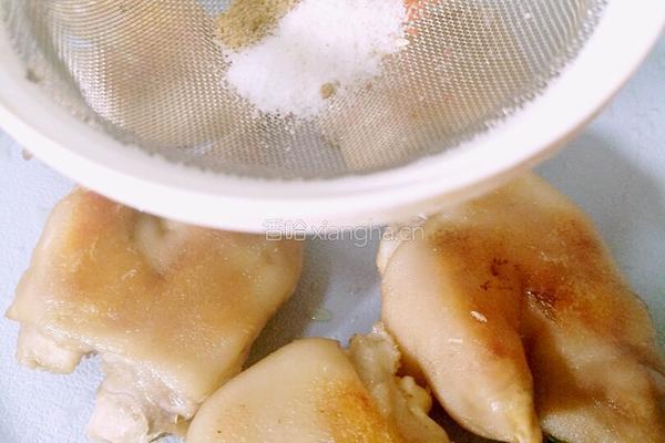 一锅两菜 八叔香辣烤猪蹄 和水晶皮炖的做法图解11