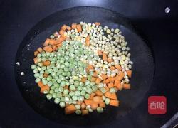 五彩炒饭的做法图解2