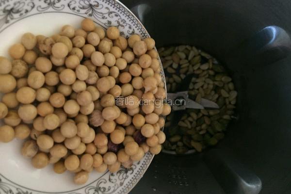坚果豆浆的做法图解4