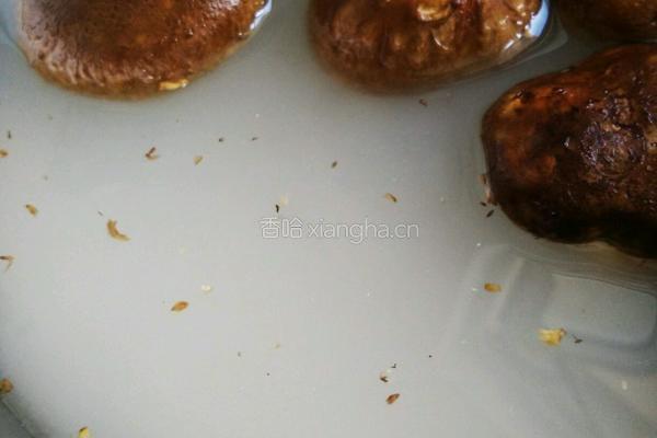香菇炒肉的做法图解2