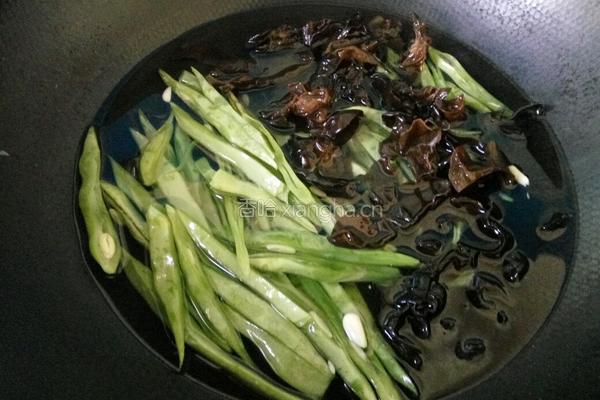 芸豆丝炒木耳的做法图解5