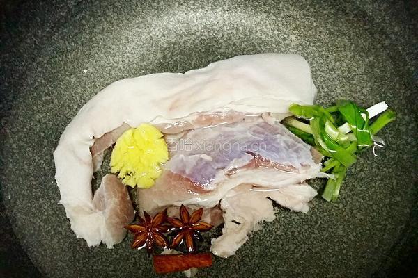 蒜苔回锅肉的做法图解2