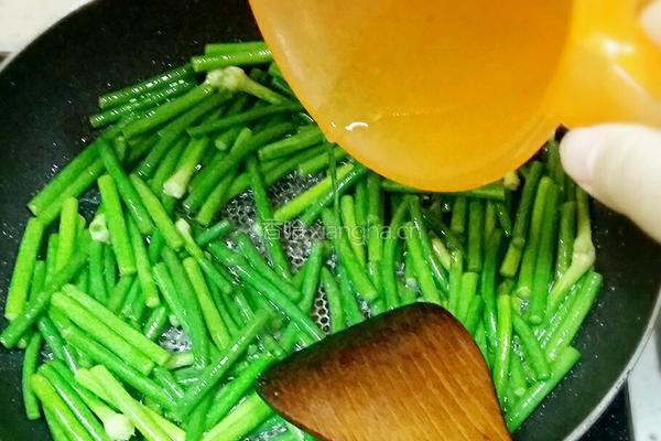 蒜苔回锅肉的做法图解9