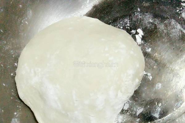 小熊煎锅芹菜鲜肉煎饺的做法图解1