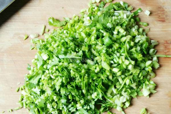 小熊煎锅芹菜鲜肉煎饺的做法图解2